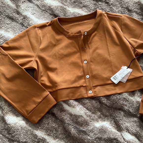 Cropped Longsleeves - Picture 2 of 5